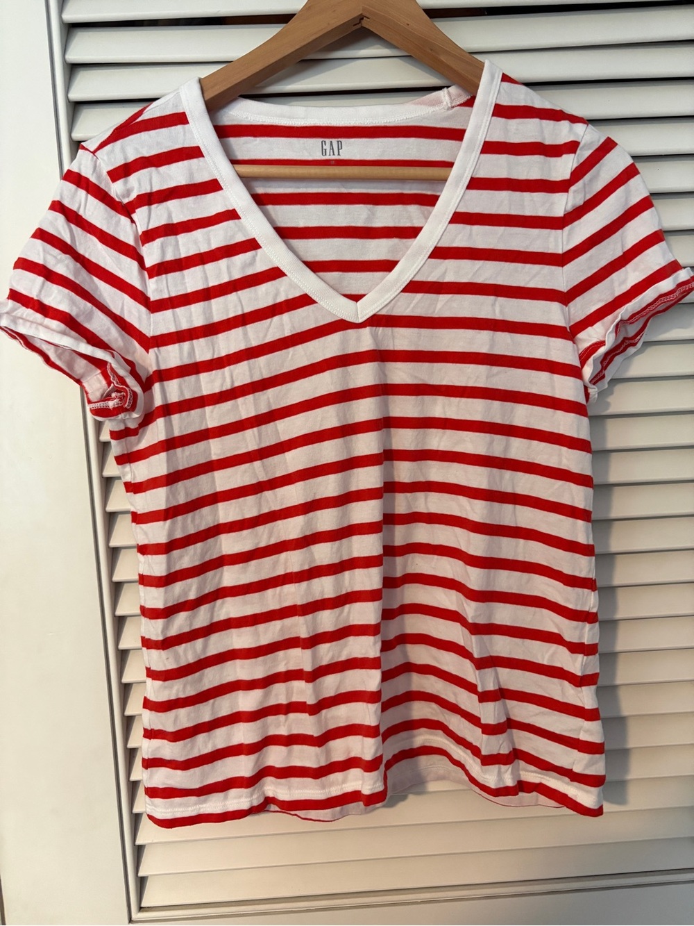 GAP Red and White Striped V-Neck Short Sleeve Tee
